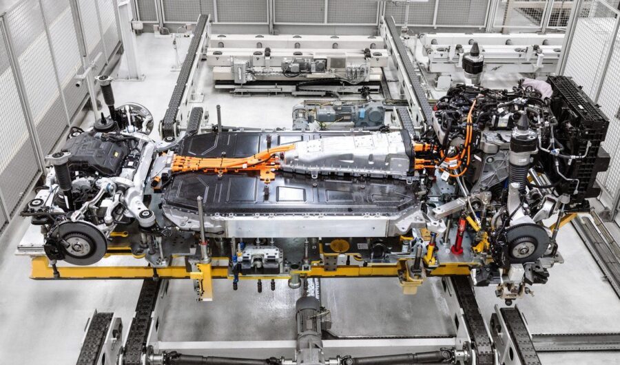 Range Rover Electric 2027 estreia com 542 cv e até 600 km de autonomia, conheça o primeiro 100% elétrico da marca 2 Land Rover Range Rover Eletric EV 2027 plataforma