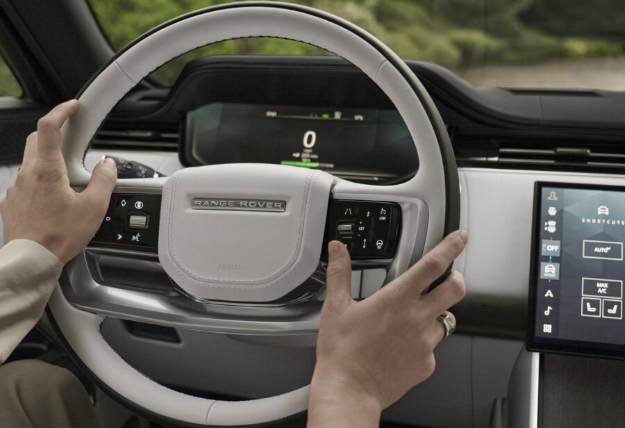 Range Rover Electric 2027 estreia com 542 cv e até 600 km de autonomia, conheça o primeiro 100% elétrico da marca 6 Land Rover Range Rover Eletric 2027 interior