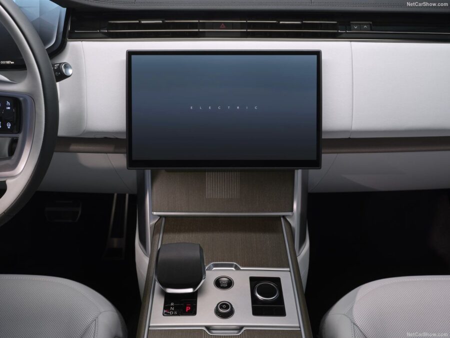 Range Rover Electric 2027 estreia com 542 cv e até 600 km de autonomia, conheça o primeiro 100% elétrico da marca 5 Land Rover Range Rover Eletric 2027 interior