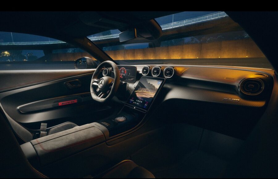 Mercedes AMG CLE 646 Spezialanfertigung - Versão raiz resgata o V8, tem carroceria alargada e ajuste para as pistas, pena que serão poucas unidades 4 Mercedes CLE 646 AMG interior
