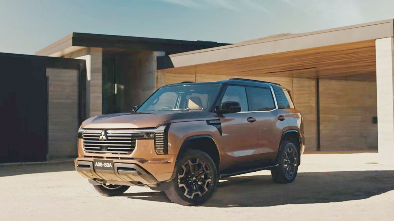 Novo Mitsubishi Pajero 2027 é lançado com chassi de picape, carroceria maior e interior luxuoso. Chegará ao Brasil no ano que vem 1 Novo Mitsubishi Pajero 2027