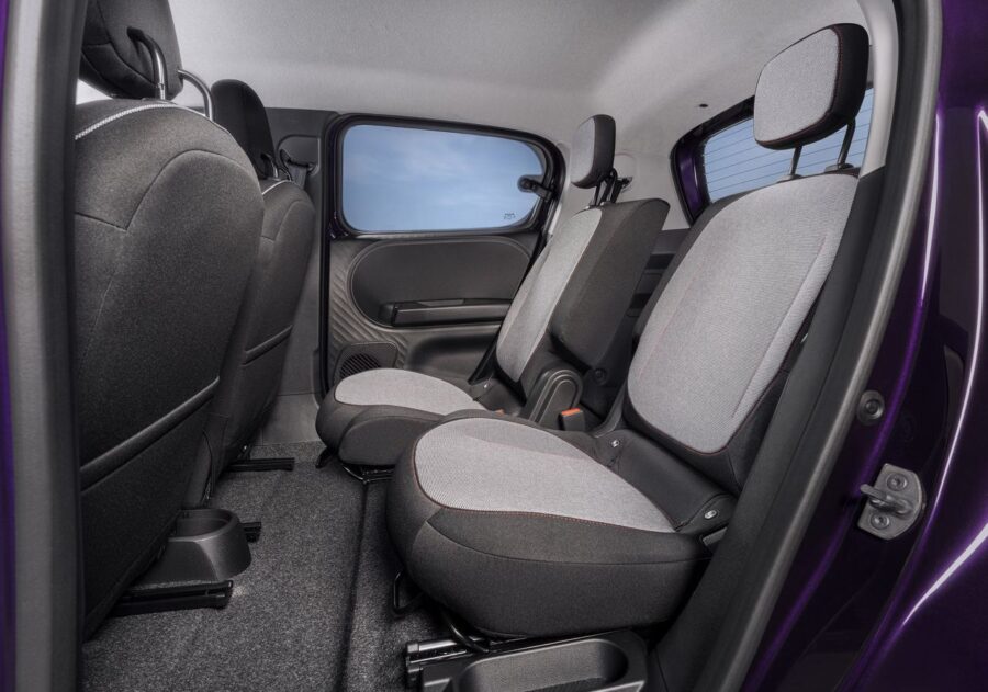 Nissan Pixo 2027: novo elétrico de R$ 118 mil é aposta da marca para a Europa 4 Nissan Pixo interior banco traseiro