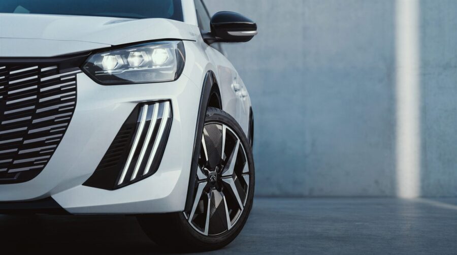 Peugeot 208 2027: chega mais barato e menos potente, confira versões, preços e equipamentos 4 Peugeot 208 GT 2027 rodas