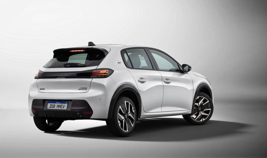 Peugeot 208 2027: chega mais barato e menos potente, confira versões, preços e equipamentos 3 Peugeot 208 2027 GT traseira