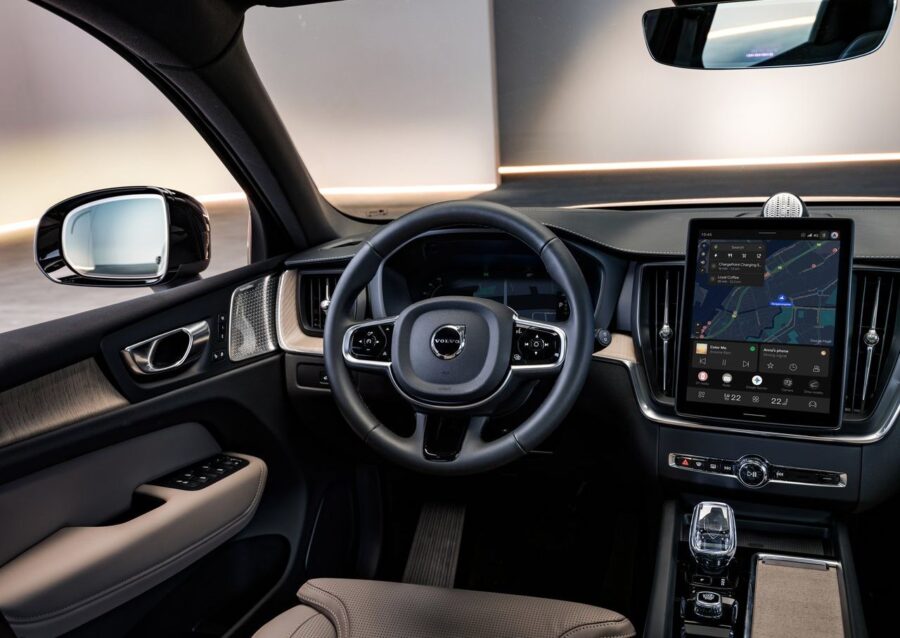 Volvo XC60 2027 tem novo visual, interior melhorado e bateria maior, mas não muda de geração 3 Volvo XC60 2027 interior painel