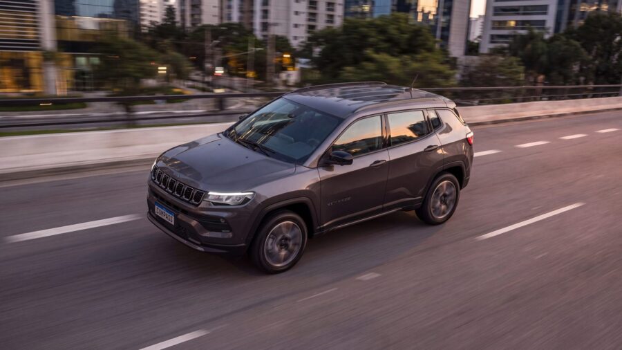 Jeep Compass 2027 estreia no Brasil com híbrido leve de 48V. Confira preços e versões 2 Jeep Compass Night Eagle 2027