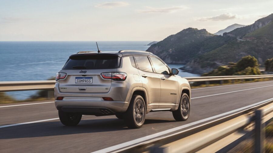Jeep Compass 2027 estreia no Brasil com híbrido leve de 48V. Confira preços e versões 3 Compass Serie S 2027 traseira