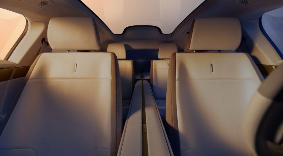 Jaguar Type 01 estreia com 1.030 cv e inaugura nova era elétrica da marca, o desenho é polêmico mas deve agradar 5 Jaguar Type 01 interior bancos