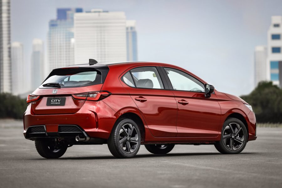 Novo Honda City 2027 chega ao Brasil com visual renovado e mais equipado porém sem motor híbrido, confira preços, versões e equipamentos 4 Honda City RS 2027 traseira