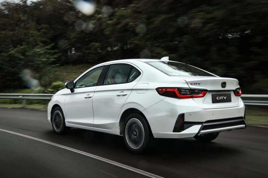 Novo Honda City 2027 chega ao Brasil com visual renovado e mais equipado porém sem motor híbrido, confira preços, versões e equipamentos 2 Honda CIty 2027 traseira