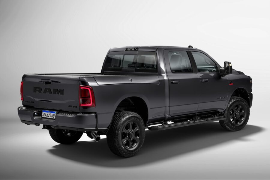 Ram 2500 Laramie Night Edition chega ao Brasil por R$ 569.990 4 RAM 2500 Night Edition