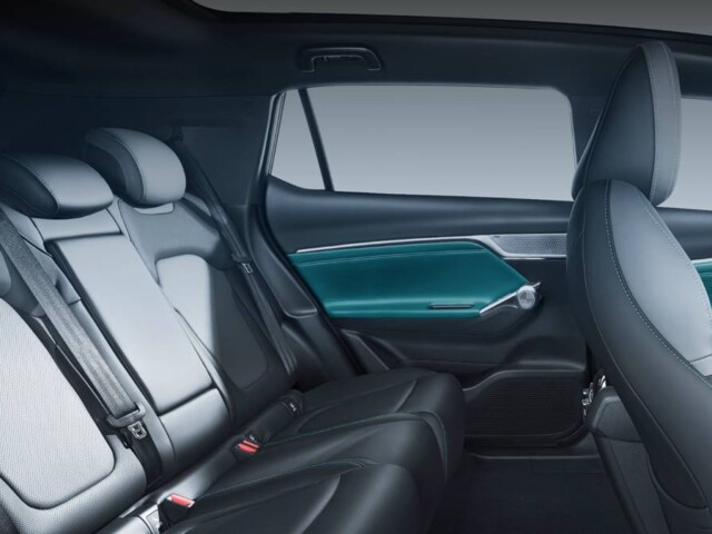 GAC GS4 - SUV híbrido chega com qualidades para bater Compass, Corolla Cross e Song, custando o mesmo que o T-Cross 7 GAC GS4 interior banco traseiro