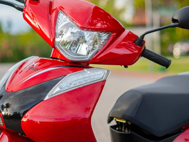 Shineray JET 125SS - Com preço de R$ 10.990 ela já é uma das scooters mais vendidas do Brasil 13 shineray jet 125 detalhe farol