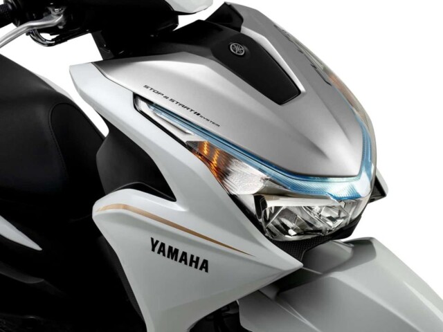 Yamaha Fluo Hybrid Connected detalhe farol Yamaha Fluo Hybrid Connected detalhe farol
