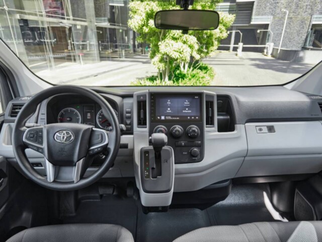 Toyota Hiace 2026 brasil interior painel Toyota Hiace 2026 brasil interior painel