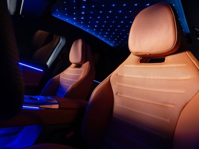 Mercedes GLC EV 2026 interior bancos e teto em LED Mercedes GLC EV 2026 interior bancos e teto em LED