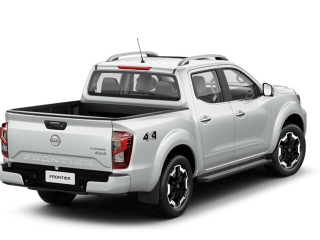Nissan Frontier Platinum 2026 traseira Nissan Frontier Platinum 2026 traseira