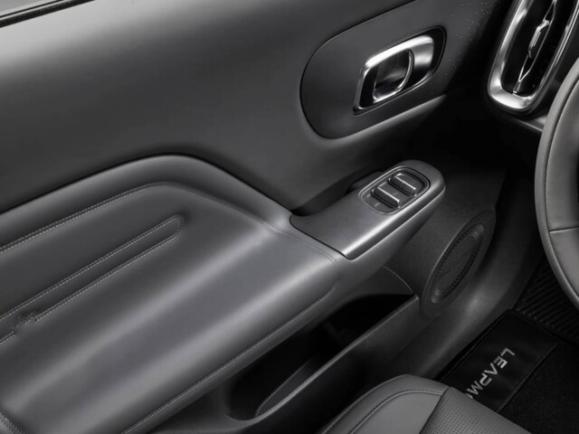 Leapmotor B10 interior portas Leapmotor B10 interior portas