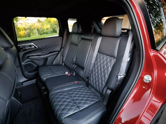 NIssan Rogue Plug-in Hybrid PHEV interior banco traseiro rear seats NIssan Rogue Plug-in Hybrid PHEV interior banco traseiro rear seats