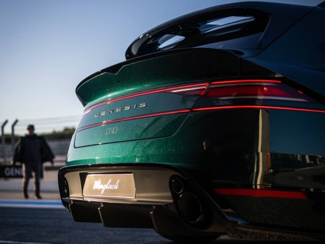 Genesis G90 Wingback traseira Genesis G90 Wingback traseira
