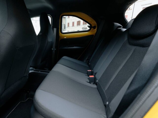 Toyota Aygo X 2026 interior banco traseiro Toyota Aygo X 2026 interior banco traseiro