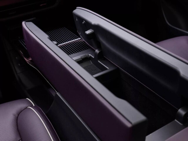 Mazda CX-6e interior console Mazda CX-6e interior console