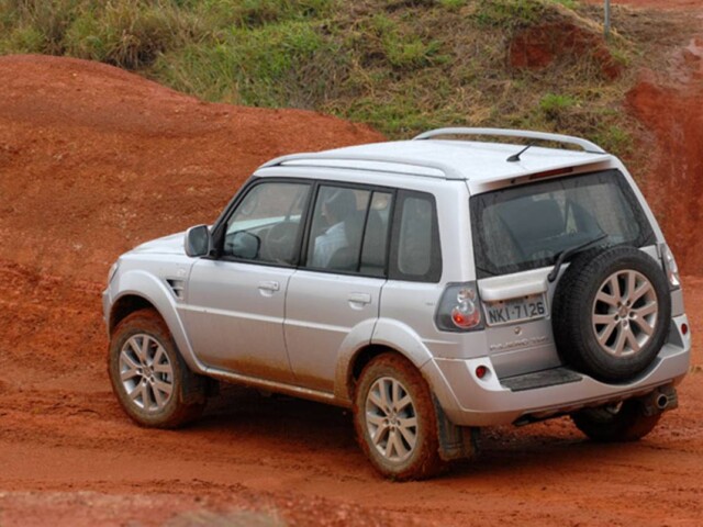 Mitsubishi Pajero TR4 traseira Mitsubishi Pajero TR4 traseira