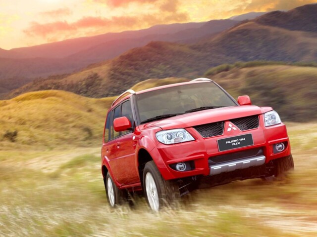 Mitsubishi Pajero TR4 2010, 2011, 2012, 2013 e 2014 Mitsubishi Pajero TR4 2010, 2011, 2012, 2013 e 2014