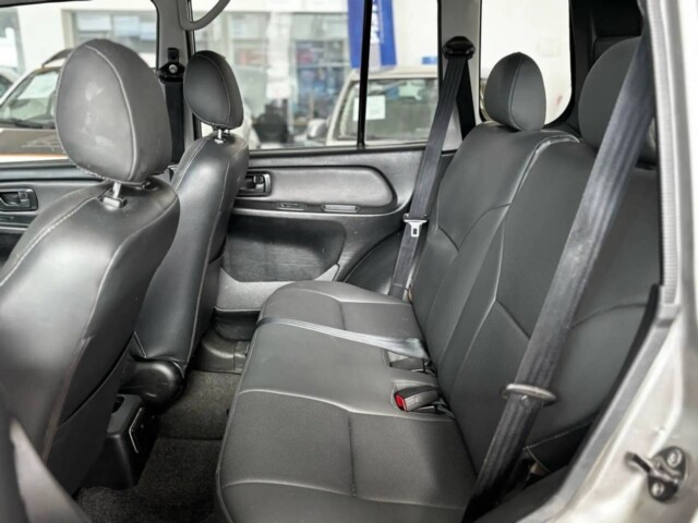 Mitsubishi Pajero TR4 interior banco traseiro Mitsubishi Pajero TR4 interior banco traseiro