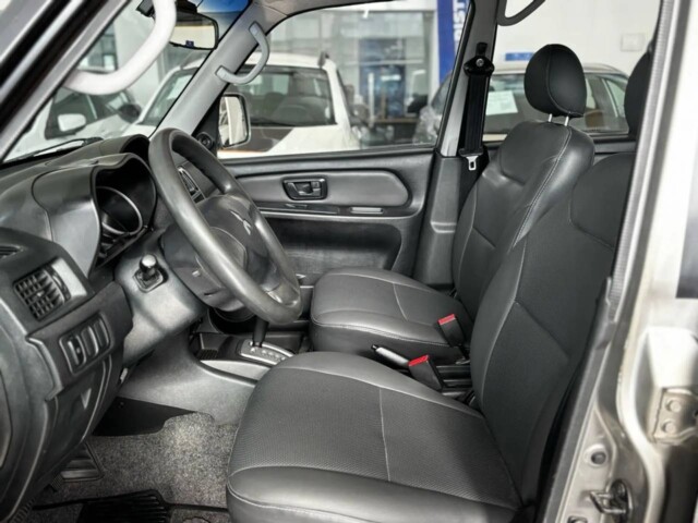 Mitsubishi Pajero TR4 interior bancos dianteiros Mitsubishi Pajero TR4 interior bancos dianteiros