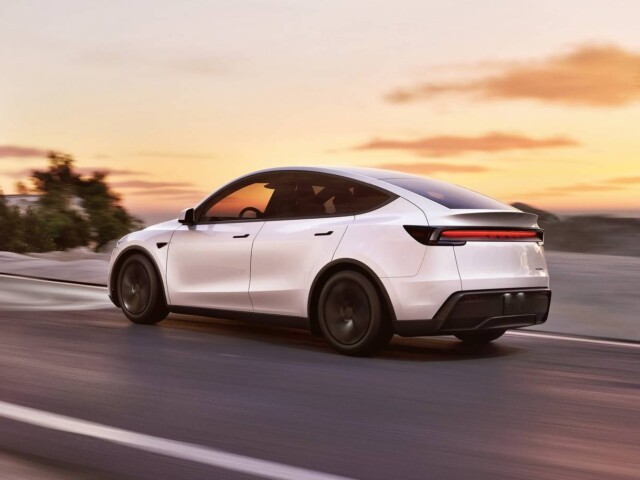 Tesla Model Y 2026 traseira rear view Tesla Model Y 2026 traseira rear view