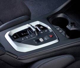 BMW M135 2026 / Série 1 2026 console e câmbio BMW M135 2026 / Série 1 2026 console e câmbio