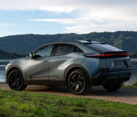 Toyota C-HR traseira Toyota C-HR traseira