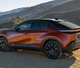 Toyota C-HR 2026 traseira Toyota C-HR 2026 traseira