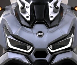 Dafra ADXTG 150 detalhe farol LED Dafra ADXTG 150 detalhe farol LED