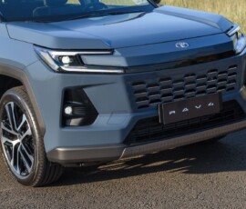 Novo Toyota RAV4 2026 chega ao Brasil por R$ 317.190 9 Toyota RAV4 2026 detalhe dianteira