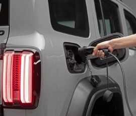 GWM Tank 300 Flex detalhe carregamento plugin híbrido GWM Tank 300 Flex detalhe carregamento plugin híbrido