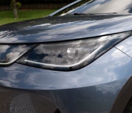 BYD Dolphin SE detalhe farol BYD Dolphin SE detalhe farol