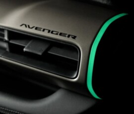 Jeep Avenger 2027 interior detalhes LED painel Jeep Avenger 2027 interior detalhes LED painel