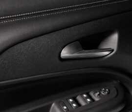 Jeep Avenger 2027 interior detalhes forrações das portas Jeep Avenger 2027 interior detalhes forrações das portas