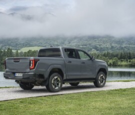 Toyota Hilux 2027 BEV (elétrica) traseira Toyota Hilux 2027 BEV (elétrica) traseira