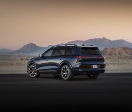 Waitomo blue metallic, outdoor static photo, exterior, three-quarter rear view Audi Q9