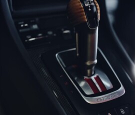Porsche 911 Flachbau RS 2026 interior detalhe alavanca de câmbio Porsche 911 Flachbau RS 2026 interior detalhe alavanca de câmbio