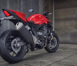 Honda CB1000 Hornet 2027 vermelha vista traseira Honda CB1000 Hornet 2027 vermelha vista traseira