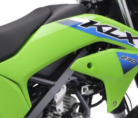 Kawasaki KLX 230 detalhe carenagem lateral Kawasaki KLX 230 detalhe carenagem lateral