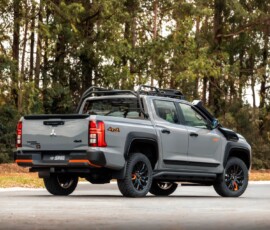 Mitsubishi Triton Savana Sertões traseira Mitsubishi Triton Savana Sertões traseira