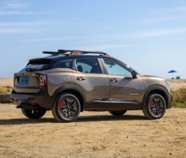 Nissan Kicks Rock Creek 2027 vista lateral Nissan Kicks Rock Creek 2027 vista lateral