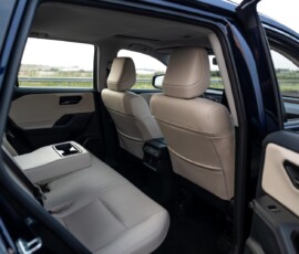 Toyota RAV4 PHEV interior banco traseiro Toyota RAV4 PHEV interior banco traseiro
