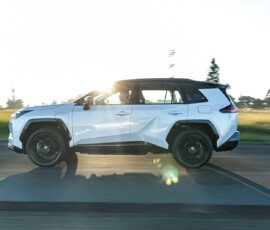 Toyota RAV4 PHEV 2026 2027 vista lateral Toyota RAV4 PHEV 2026 2027 vista lateral