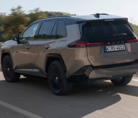 Toyota RAV4 PHEV 2027 traseira Toyota RAV4 PHEV 2027 traseira